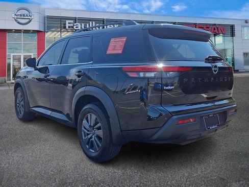 Certified 2024 Nissan Pathfinder SV w/ Black Appearance Package FWD image 4