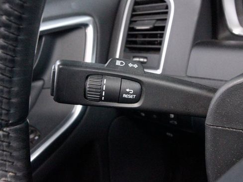 Used 2016 Volvo XC60 T5 Premier w/ Climate Package image 21