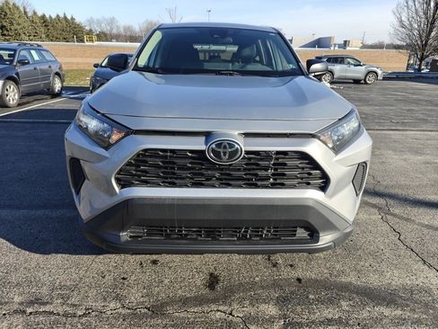Used 2022 Toyota RAV4 LE image 2