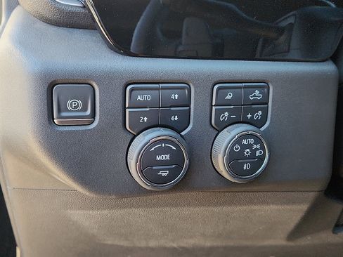 Used 2023 Chevrolet Silverado 1500 LT Trail Boss w/ LT Trail Boss Premium Package image 16