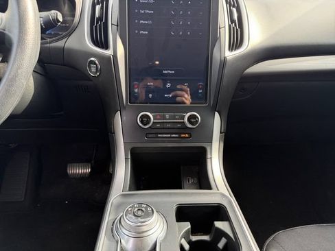 Used 2024 Ford Edge SE w/ Black Appearance Package AWD/4WD image 3