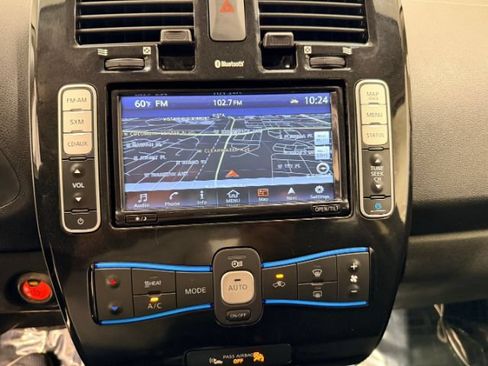 Used 2016 Nissan Leaf SV FWD image 18