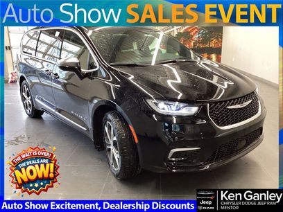 New 2026 Chrysler Pacifica Pinnacle w/ Trailer Tow Group
