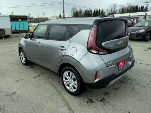 Used 2023 Kia Soul LX image 4