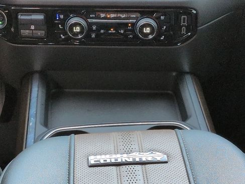 Used 2024 Chevrolet Silverado 2500 High Country w/ Technology Package image 18