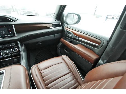 Used 2024 GMC Yukon XL Denali Ultimate image 10