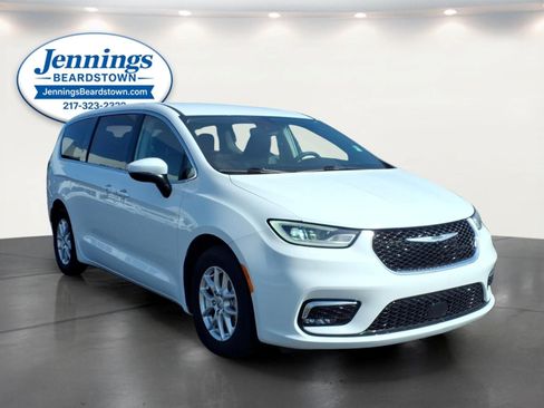 Used 2023 Chrysler Pacifica Touring-L FWD image 27