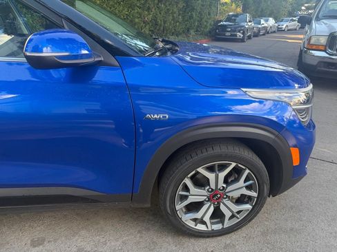 Used 2021 Kia Seltos SX w/ SX Sunroof Package AWD/4WD image 3
