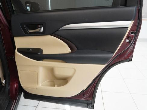 Used 2015 Toyota Highlander XLE image 31