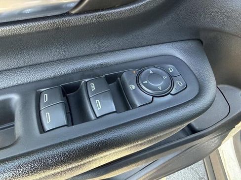 Used 2023 GMC Terrain SLE w/ Driver Convenience Package FWD image 14