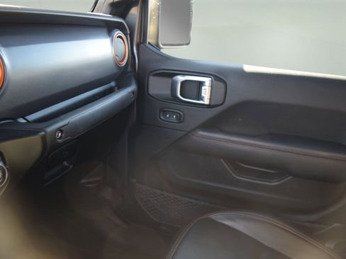 Used 2022 Jeep Gladiator Mojave w/ Cold Weather Group image 17