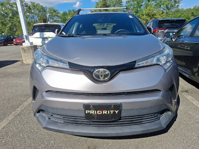 Used 2019 Toyota C-HR XLE FWD image 2