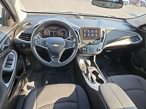 Used 2025 Chevrolet Malibu LT image 9
