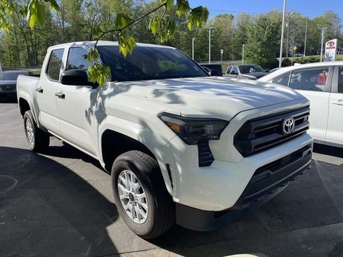 Used 2025 Toyota Tacoma SR AWD/4WD image 5