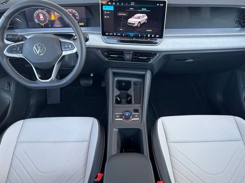 New 2025 Volkswagen Tiguan SE AWD/4WD image 13