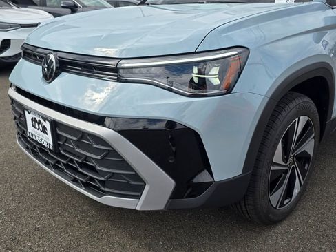 New 2025 Volkswagen Taos SE image 10