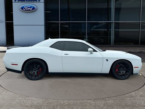 Used 2015 Dodge Challenger SRT Hellcat RWD image 9