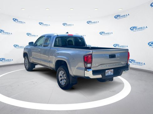 Used 2018 Toyota Tacoma SR5 AWD/4WD image 3