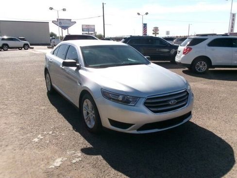 Used 2015 Ford Taurus SE image 5