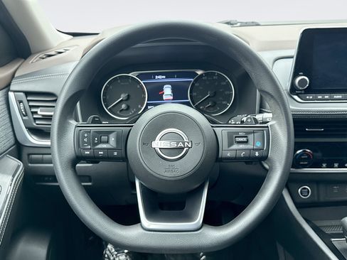 Used 2023 Nissan Rogue SV AWD/4WD image 12