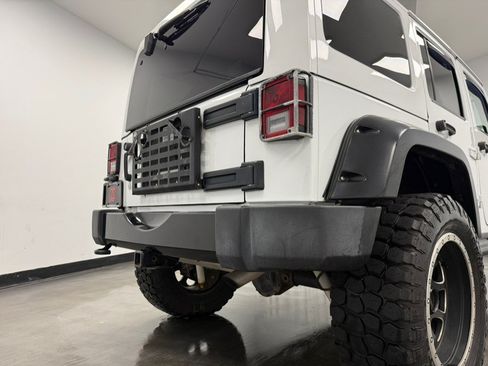 Used 2015 Jeep Wrangler Unlimited Sahara AWD/4WD image 20