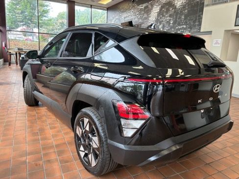 Used 2024 Hyundai Kona SEL w/ Convenience Package FWD image 7