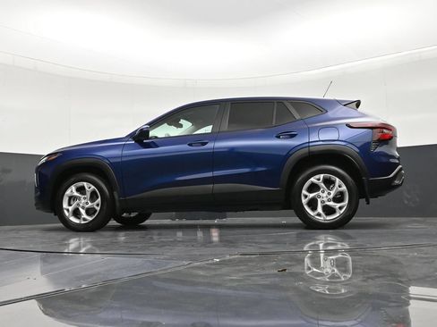 Used 2024 Chevrolet Trax LS w/ LS Convenience Package FWD image 21
