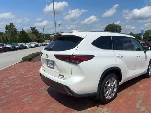 Used 2021 Toyota Highlander Limited AWD/4WD image 2