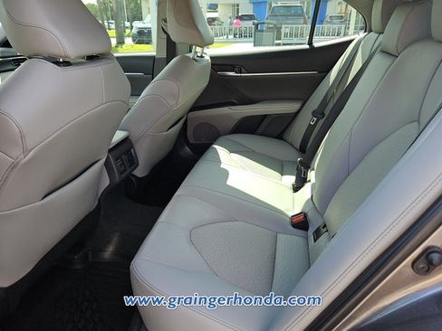 Used 2022 Toyota Camry XLE w/ Navigation Package FWD image 11
