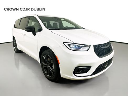 Used 2026 Chrysler Pacifica Select AWD/4WD image 3