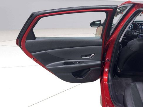 Used 2022 Hyundai Elantra Limited image 42