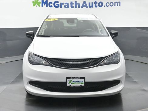 Used 2024 Chrysler Voyager LX FWD image 4