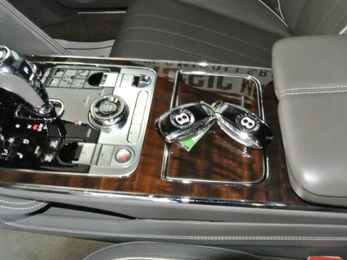 Used 2020 Bentley Flying Spur W12 image 22