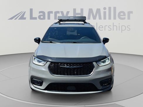 Used 2023 Chrysler Pacifica Limited w/ S Appearance Package AWD/4WD image 8