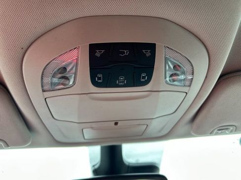 Used 2024 Chrysler Pacifica Touring-L w/ Uconnect Theater Family Group FWD image 50