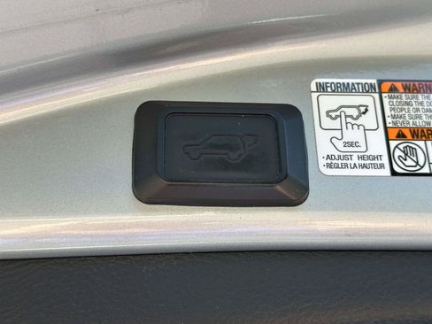 Used 2017 Toyota RAV4 XLE FWD image 9