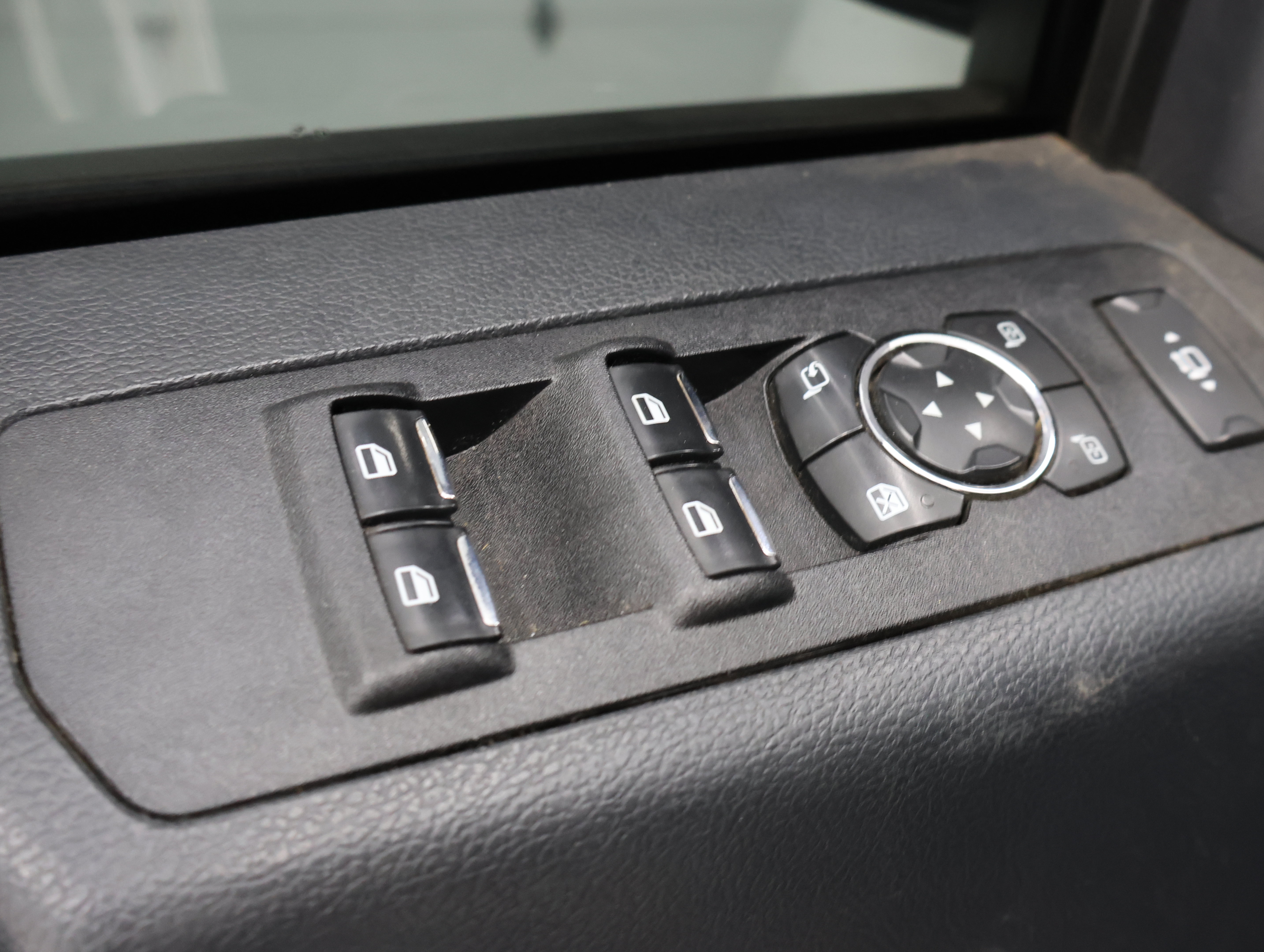 Used 2022 Ford F350 Lariat w/ Black Appearance Package AWD/4WD image 38