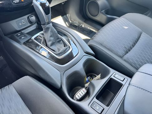 Used 2019 Nissan Rogue SV w/ Premium Package FWD image 31