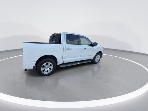 Used 2018 Nissan Titan SV RWD image 8