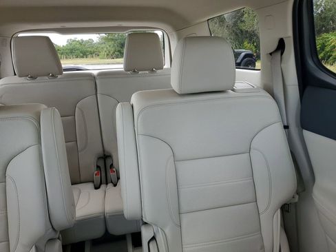 Used 2022 GMC Acadia Denali w/ Denali Ultimate Package image 14