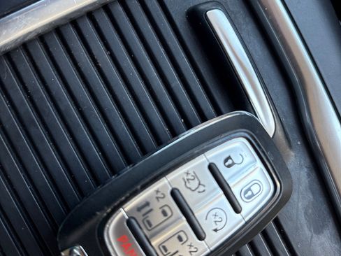 Used 2022 Chrysler Pacifica Touring-L FWD image 18
