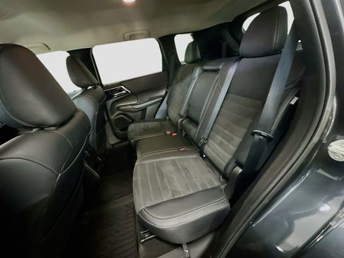 Used 2024 Mitsubishi Outlander SE image 29