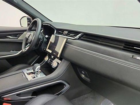 Used 2025 Jaguar F-PACE R-Dynamic S image 19