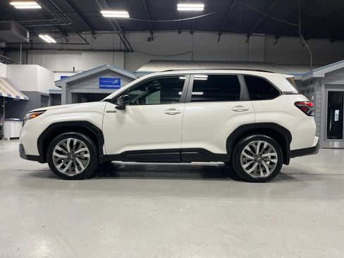 Certified 2025 Subaru Forester Touring AWD/4WD image 6
