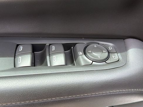 Used 2025 Chevrolet Suburban Z71 AWD/4WD image 13
