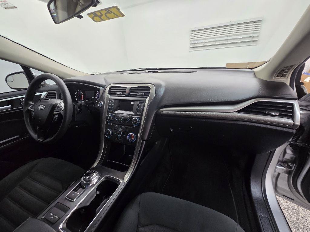 Used 2018 Ford Fusion SE FWD image 20