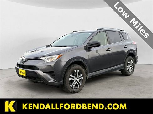 Used 2018 Toyota RAV4 LE image 1