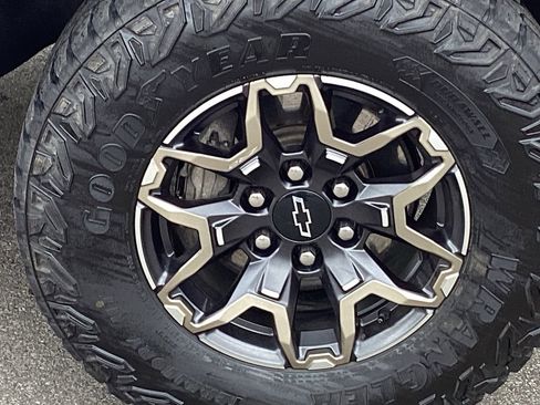 Used 2024 Chevrolet Colorado ZR2 w/ ZR2 Convenience Package III AWD/4WD image 23