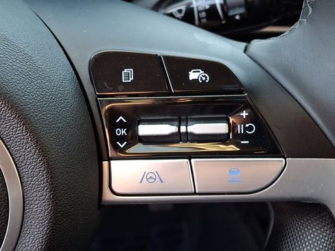 Certified 2024 Hyundai Elantra Limited FWD image 22
