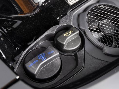 Certified 2025 Porsche 911 Carrera image 18